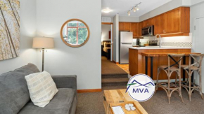 Alpenglow Lodge Cozy Studio with Den by MVA Whistler
